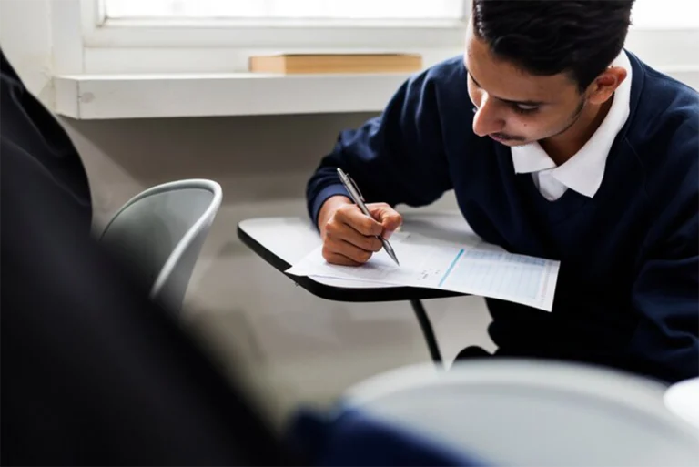 آیلتس چیست؟ راهنمای جامع آزمون IELTS