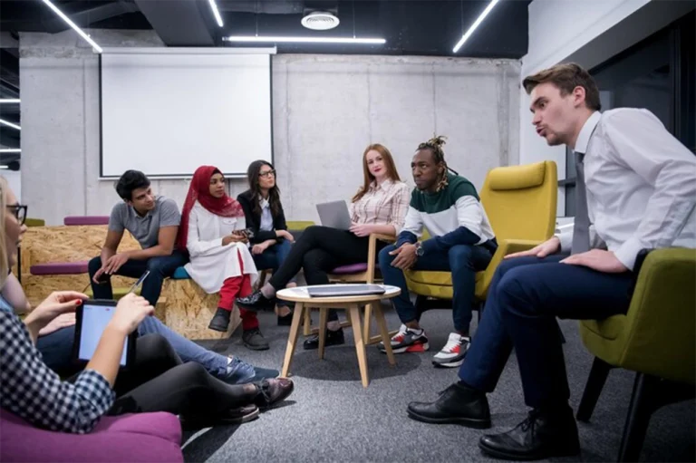 صفر تا صد روش تدریس بحث گروهی؛ مزایا، معایب و ترفند های اجرا